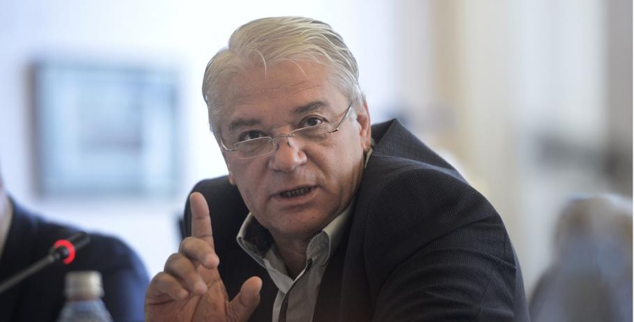 Ministrul de Interne şi şeful Poliţiei Române, în control la Caracal, după ce un bărbat ar fi ucis mai multe tinere Ministrul de Interne şi şeful Poliţiei Române, în control la Caracal