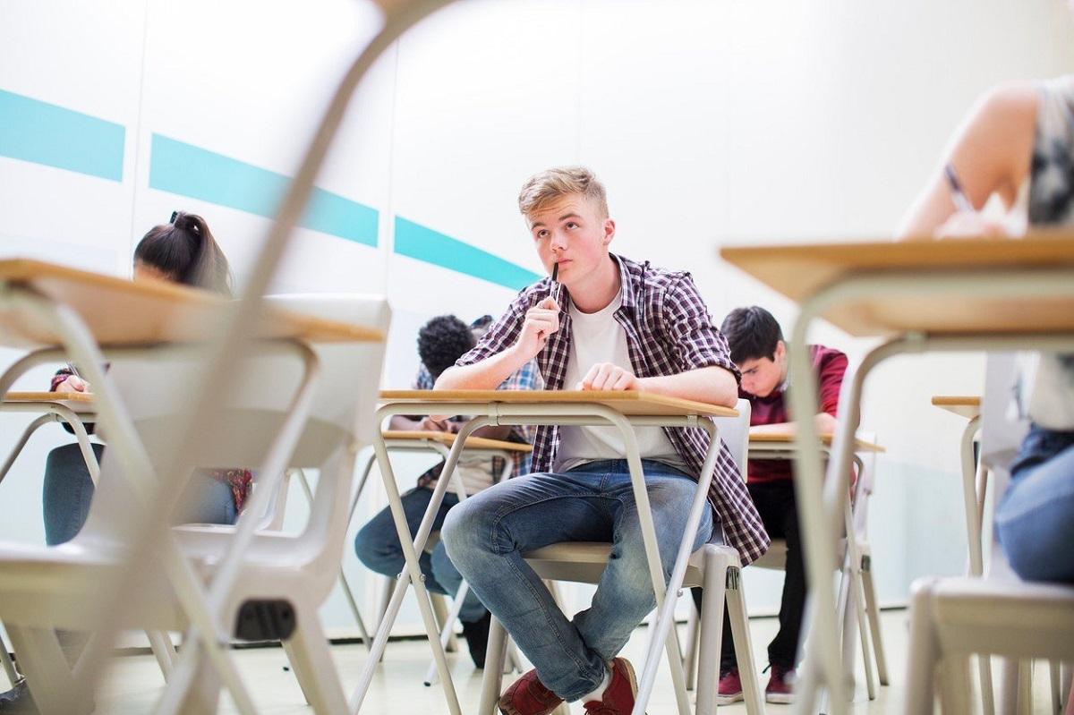 Elevii sustin examenul la istorie, din cadrul Bacalaureat 2019 Subiectele la istorie, Bacalaureat 2019