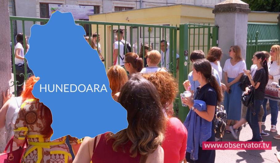 Candidaţi la Bac Candidaţi la Bacalaureat primesc lista cu rezultate