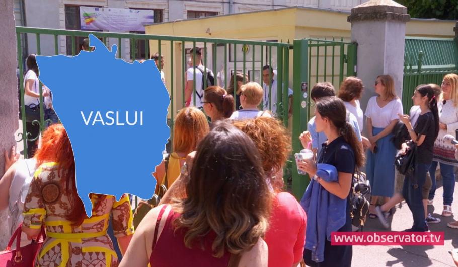 Candidaţi la Bac Candidaţi la Bacalaureat primesc lista cu rezultate