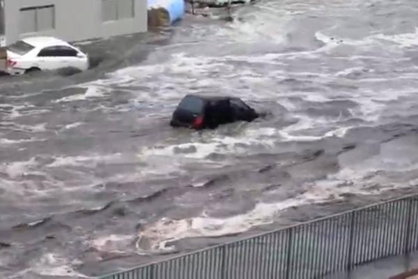 Peste un milion de oameni au primit ordin de evacuare din calea apelor