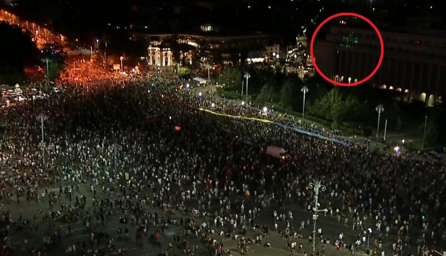 Proiecție laser Proiecție laser la protestul din 10 august