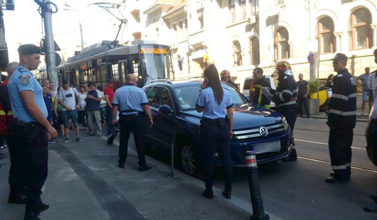 Fetiţa a fost lăsată în maşină, la peste 35 de grade, pe Calea Moşilor