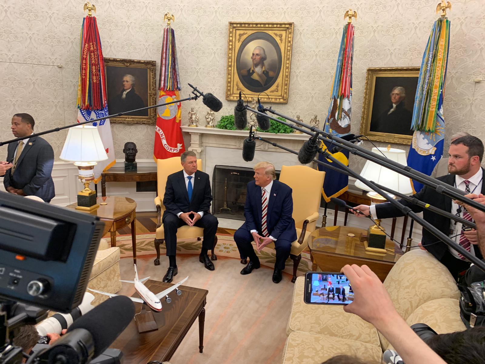 Donald Trump și Klaus Iohannis se întâlnesc la Casa Albă