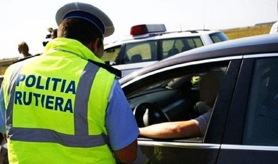 Polițist lovit în trafic Polițist cu picioarele rupte, după ce a fost spulberat în trafic de un șofer băut