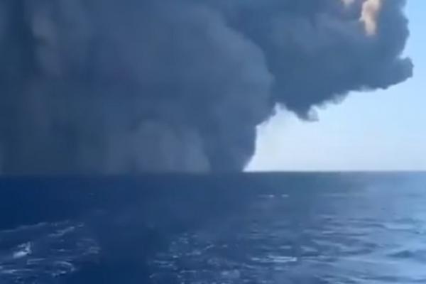 Traficul aerian, perturbat de erupţia vulcanului