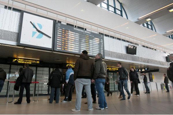 Cei mai mulţi pasageri pleacă spre Italia