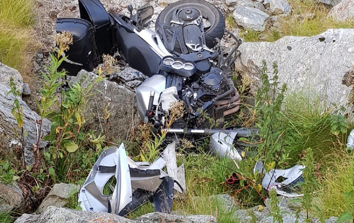 Turist polonez prăbuşit cu motocicleta printre stânci, în Făgăraş Turistul polonez a suferit răni grave