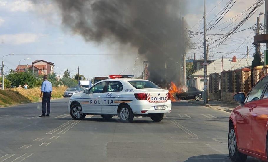 Probleme în trafic la intrarea pe Autostrada Soarelui. O maşină a luat foc Zona este extrem de aglomerată în această perioadă