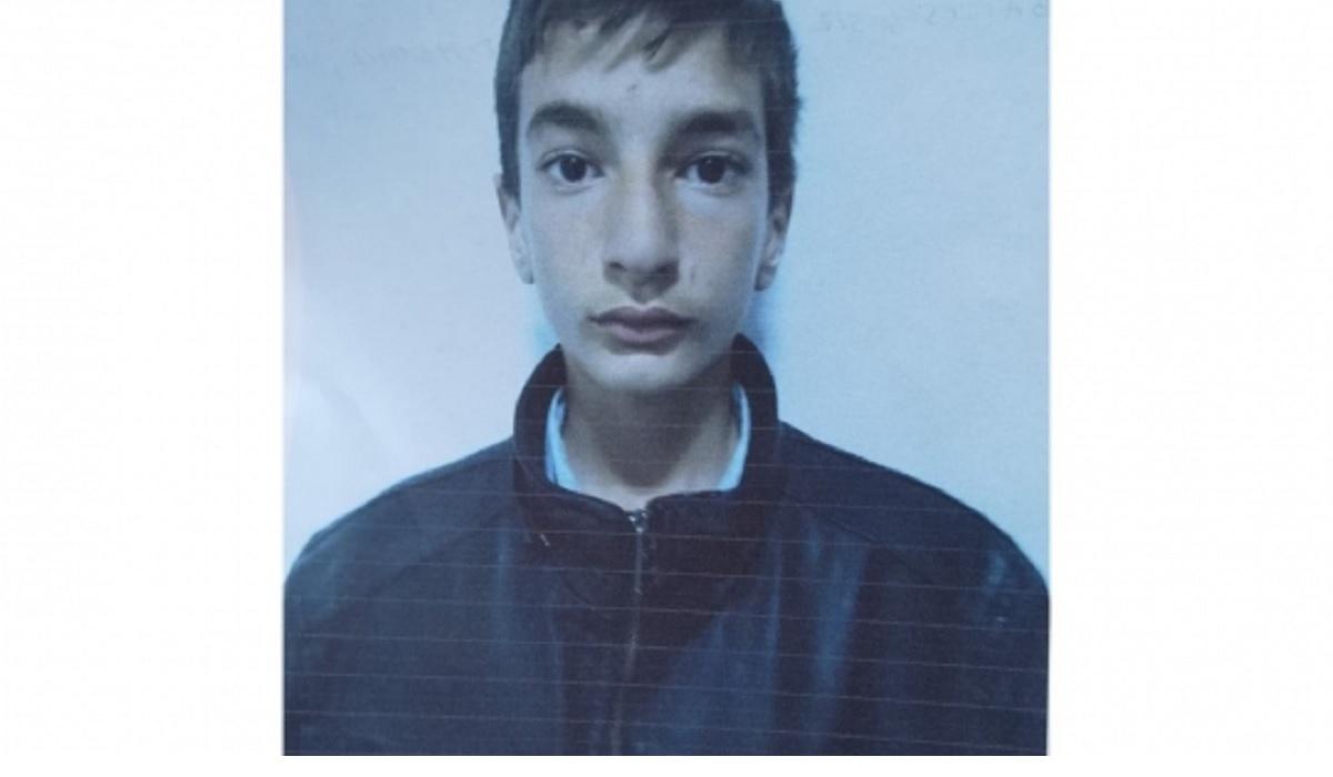 Minor de 12 ani dispărut de câteva zile din Dolj. Familia îl caută cu disperare Băiatul şi-ar fi anunţat părinţii, printr-un prieten, că nu mai vrea să se întoarcă acasă