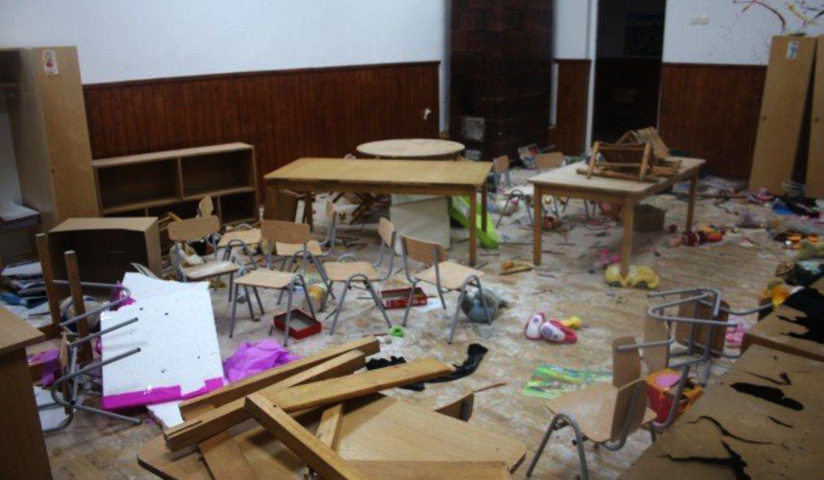 Şcoala din Clejani, distrusă de trei copii enervaţi de o jucărie care cânta