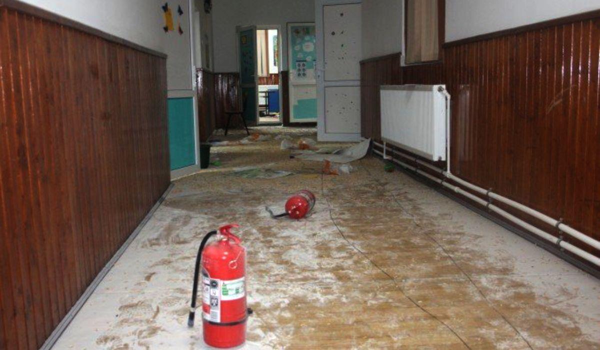 Şcoala din Clejani, Giurgiu, a fost distrusă în numai câteva ore