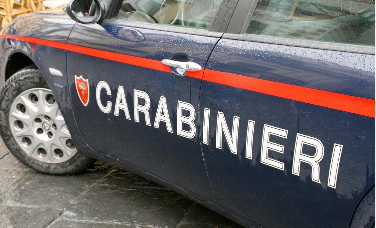 Român din Italia, reţinut după ce a alergat mai mulţi pietoni cu drujba Carabinierii bănuiesc că românul era sub influenţa drogurilor