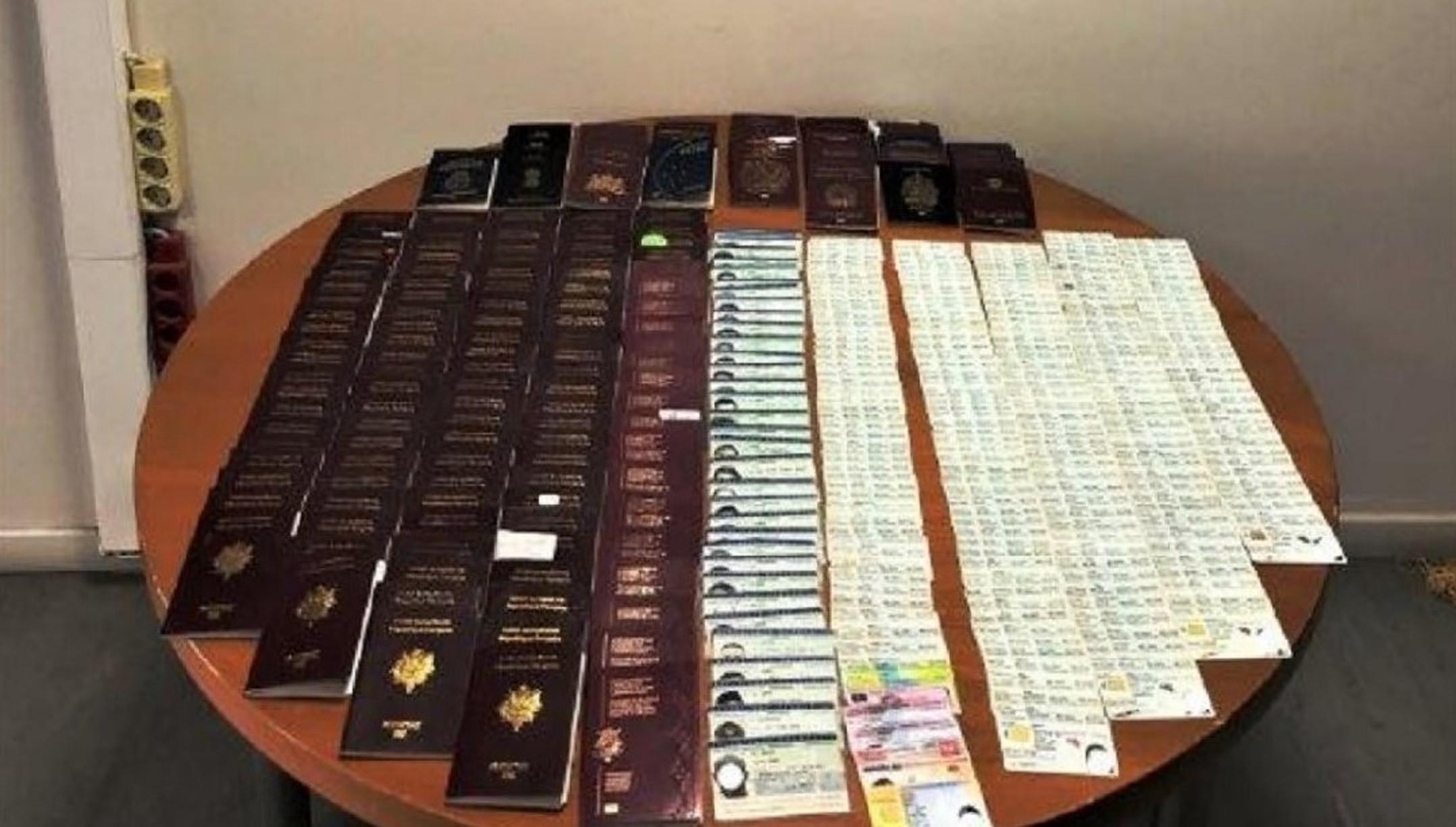 Pașapoartele și cărțile de identitate găsite asupra româncei