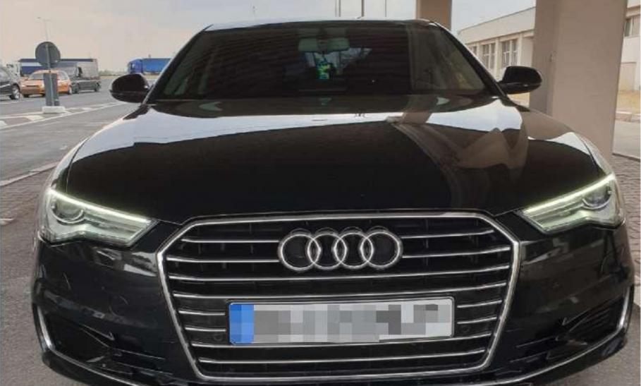 Poliţiştii de frontieră din Giurgiu au confiscat bolidul de lux al unui român Românul trebuie să-şi recupereze paguba de la bărbatul de la care a cumpărat maşina