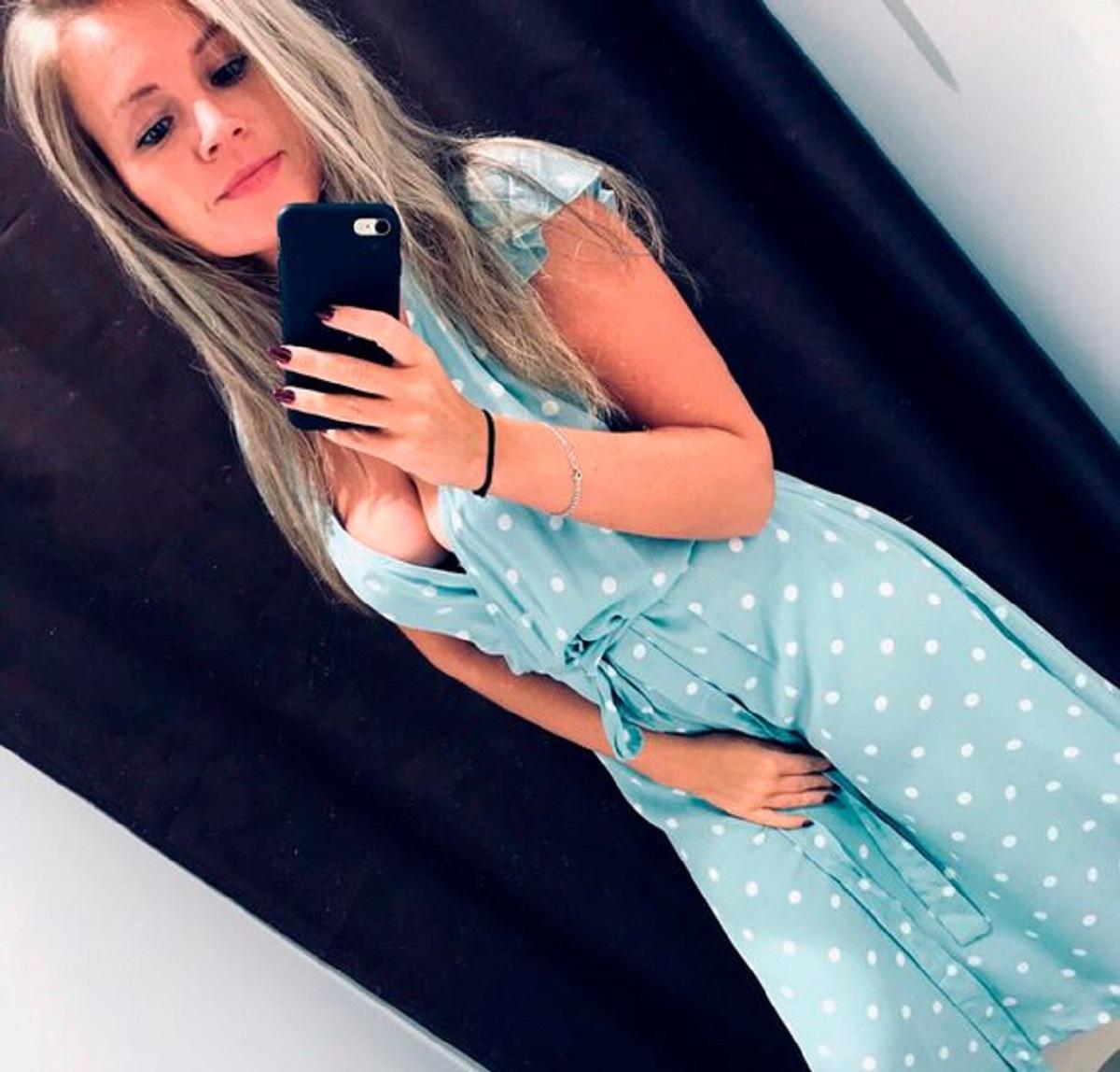 Tânără de o frumusețe răpitoare, găsită moartă în cadă, după ce a scăpat telefonul în apă