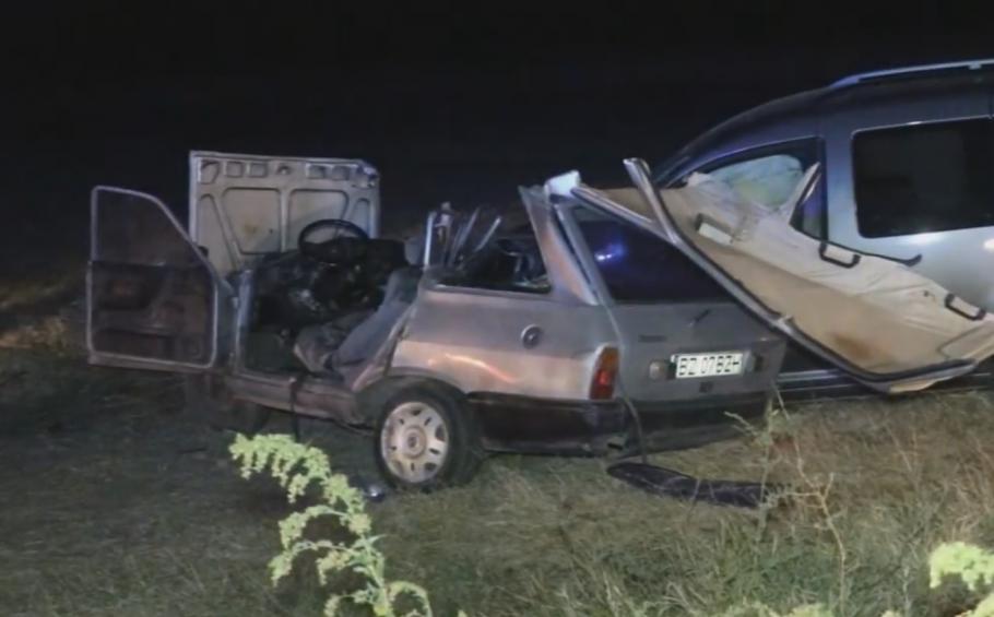 Locul accidentului Mașina distrusă în accidentul de pe DN 2 din Buzău