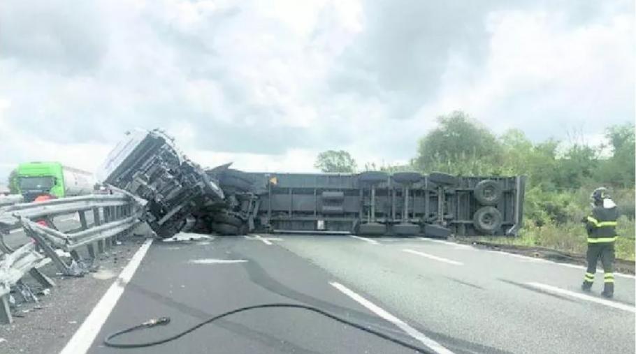 Accident groaznic produs de un român în Italia Pagubele înregistrate au fost semnificative