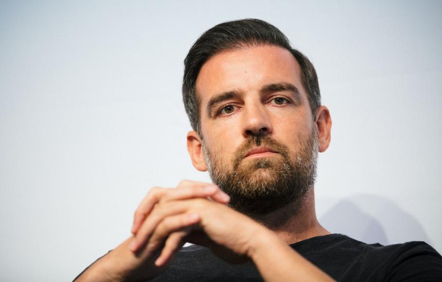 Fostul internaţional german Christoph Metzelder, anchetat pentru distribuire de poze compromiţătoare cu minori Metzelder a renunţat la şefia clubului pe care îl conducea