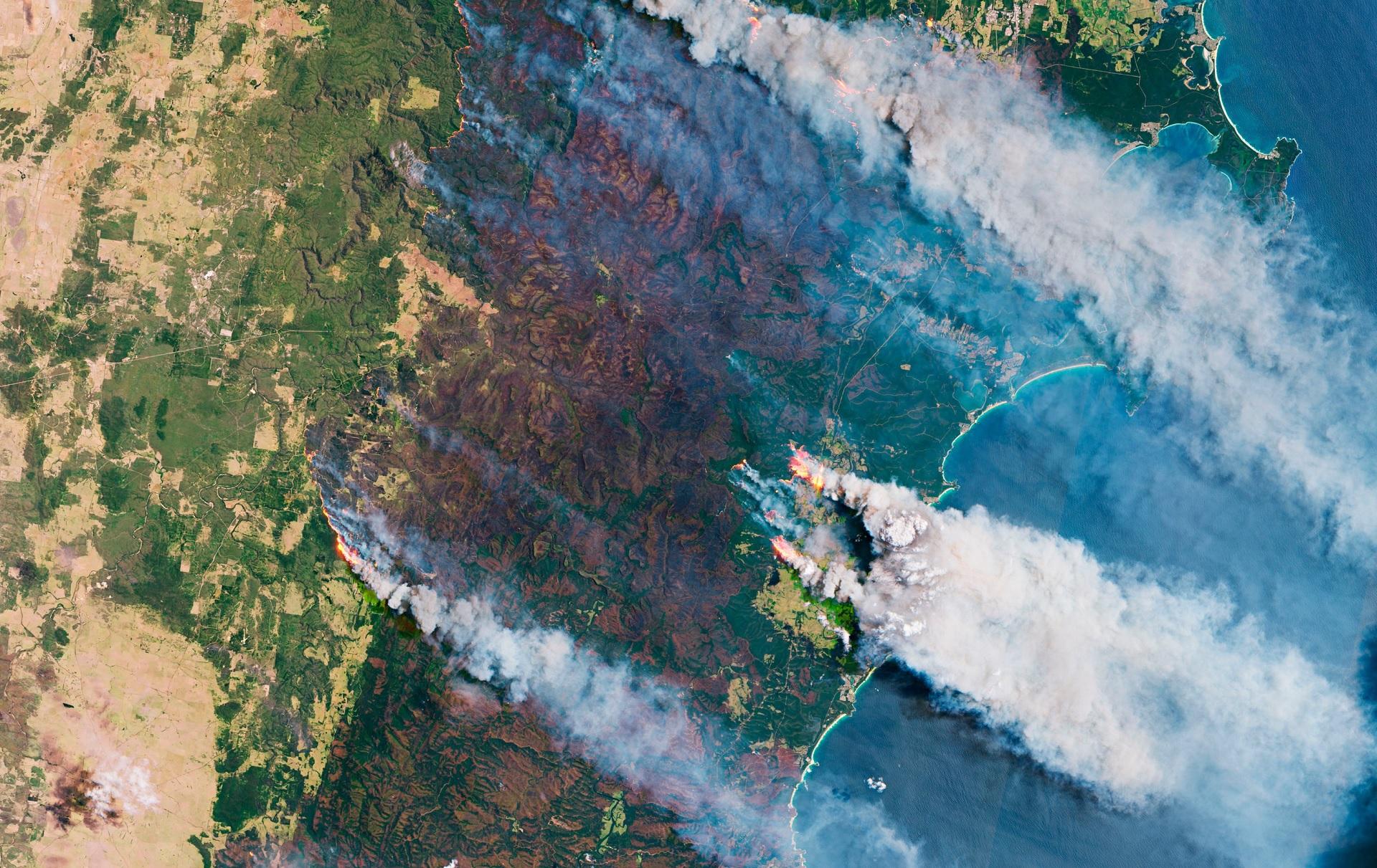 Incendiile din Australia, fotografiate din spațiu