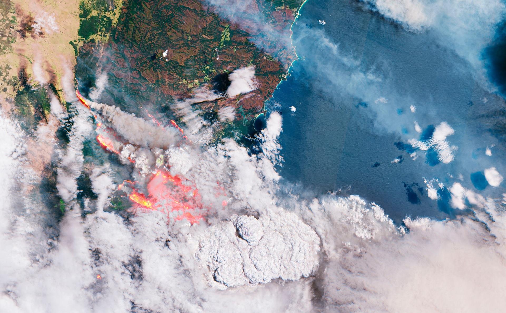 Satelitul Copernicus a fotografiat din spațiu incendiile care mistuie Australia