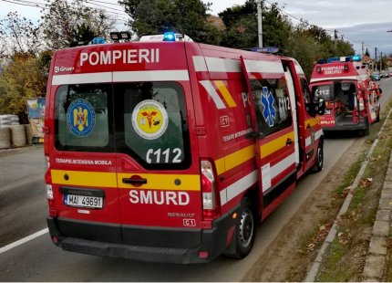 Medicii SMURD acorda primul ajutor în ambulanţă