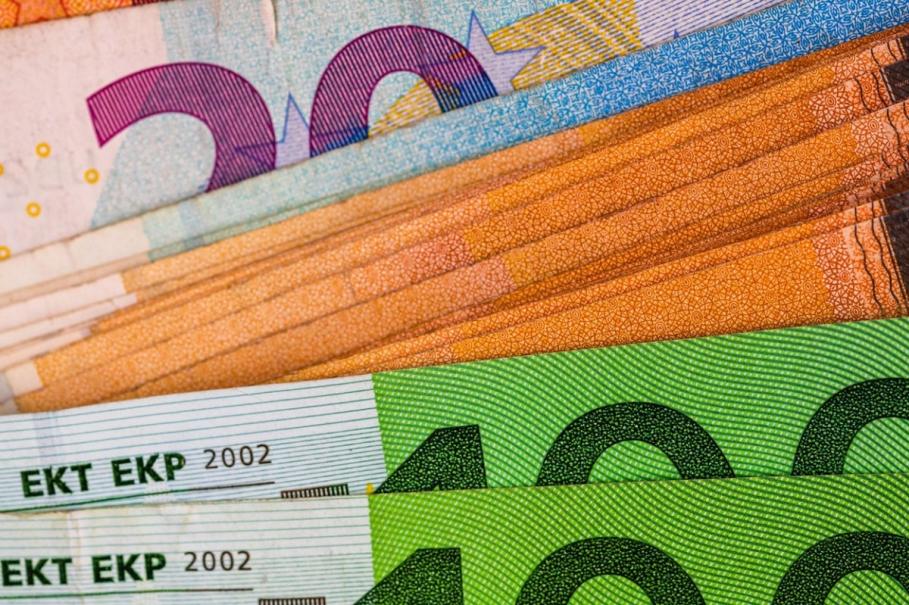 Pensionară din Petroşani, prăduită de banii pentru zile negre şi înmormântare Poliţiştii caută suspecţii în acest caz