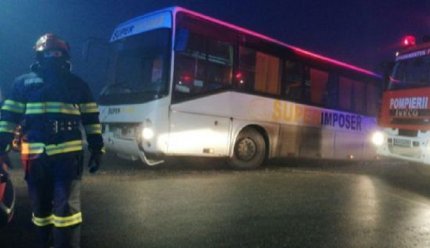 Autobuz în şanţ