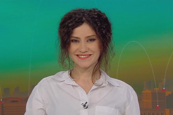 Prezentatoarea Horoscopului, Nadina Zissu, în platoul Observator