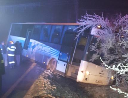 Autobuzul transporta copii în localitatea Bencecu de Sus