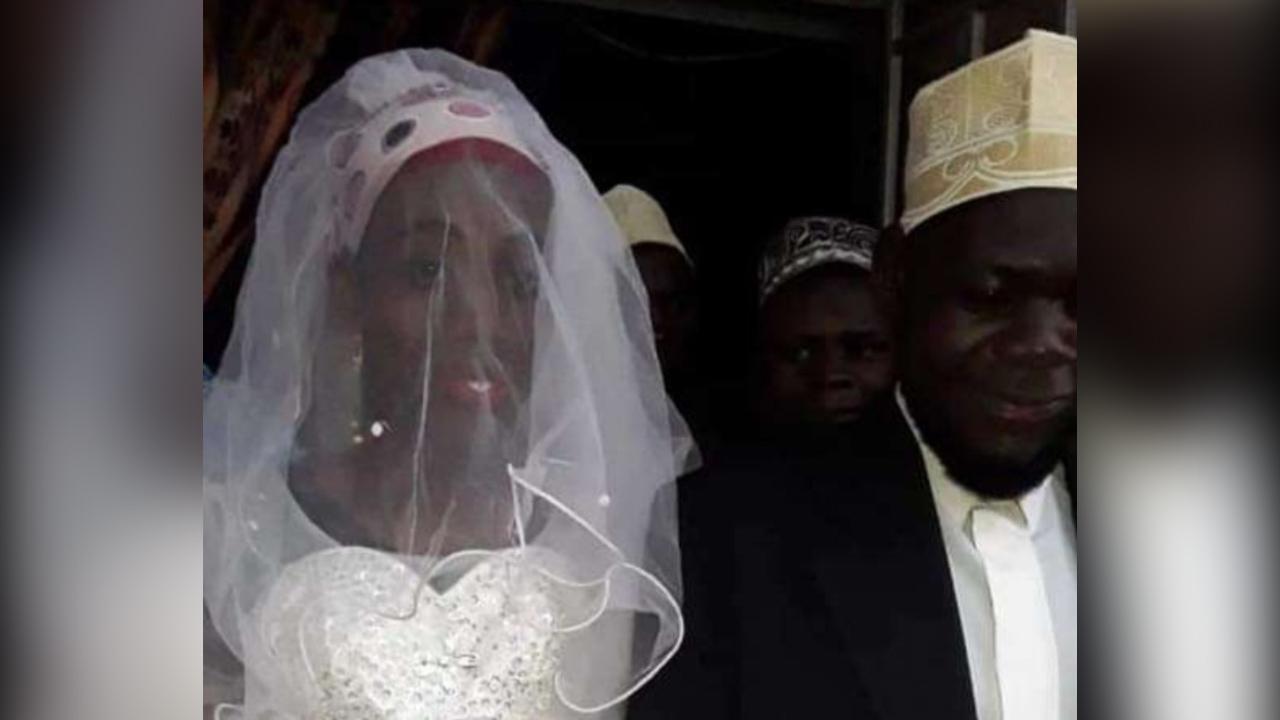 Imamul și soția sa la nuntă