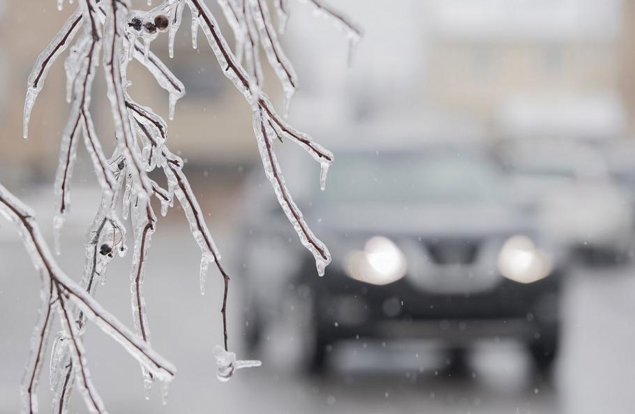 Ceaţă densă şi ploaie îngheţată, anunţată de ANM ANM anunţă vreme rea în următoarele ore