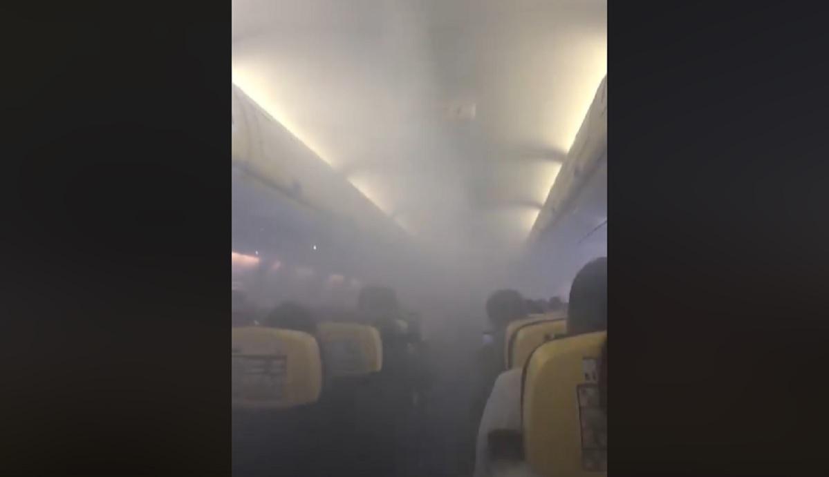 Otopeni Avion plin cu fum, la Otopeni