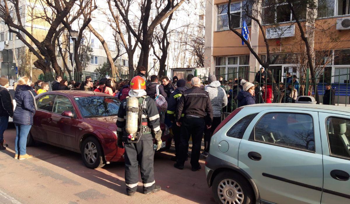 Şcoala 133 din Bucureşti a fost evacuată de pompieri