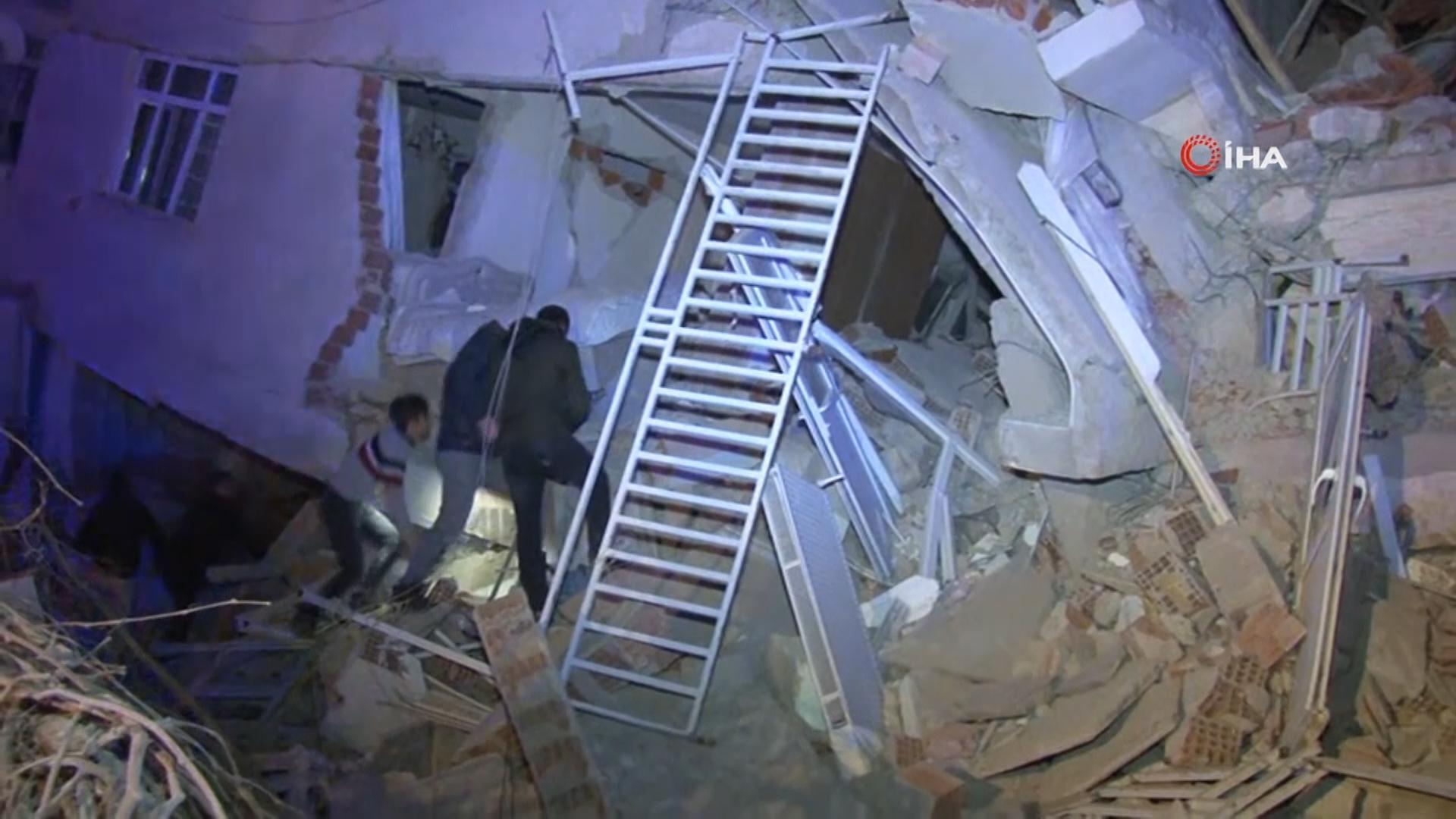 Clădire distrusă la cutremurul din Turcia