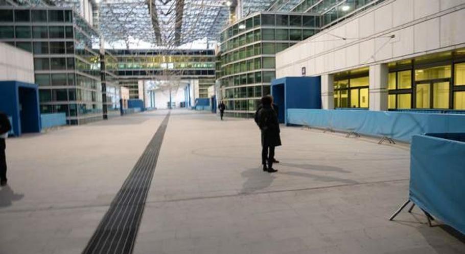 Un primar din Italia a agresat o româncă în sediul instituţiei Românca solicită daune de 50.000 de euro