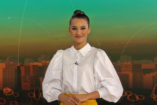 Prezentatoarea Horoscopului, Rosse, în platoul Observator