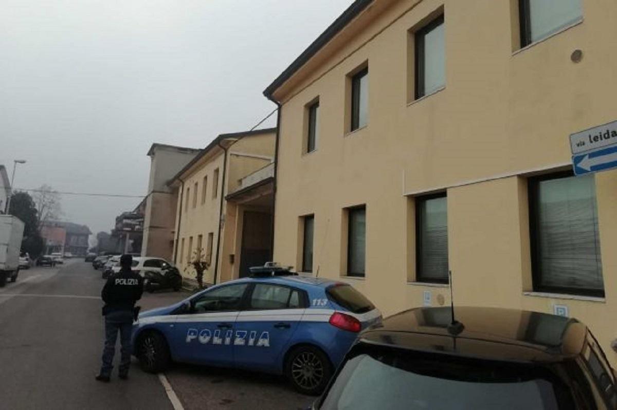 Român imobilizat în Italia de proprietarii maşinii pe care tocmai o vandalizase Românul va fi cercetat sub control judiciar