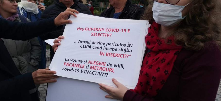 Mesaj imprimat pe o foaie A4 de către un protestatar Mesaj imprimat pe o foaie A4 de către un protestatar