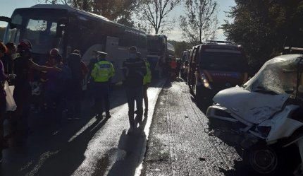 37 de persoane au fost implicate în accidentul din Argeș