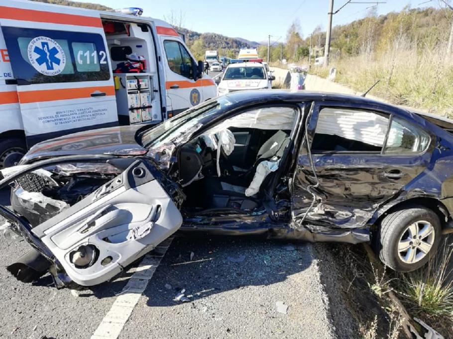 Trei răniți în urma unui accident grav produs în Hunedoara Victimele au fost transportate la Unitatea de Primiri Urgențe Petroșani