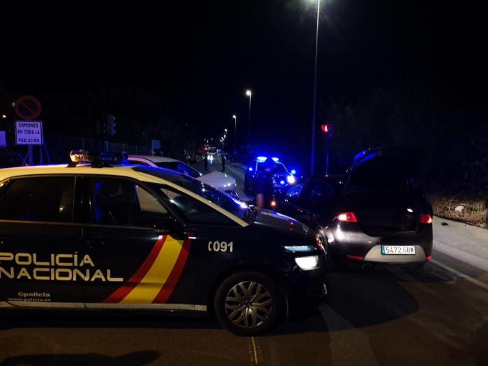 Român de 28 de ani scos în cătușe din mașina distrusă într-un accident, în Spania