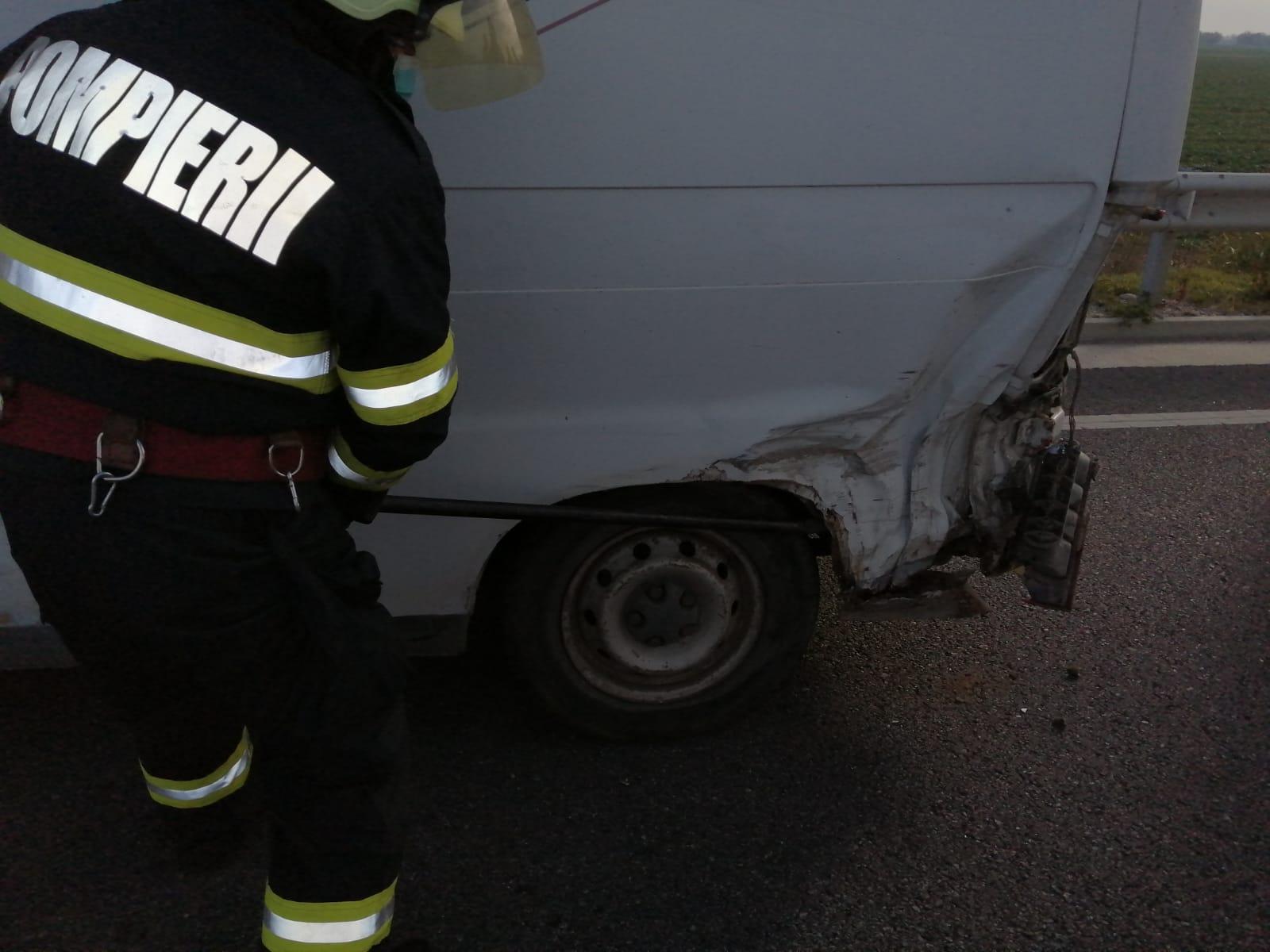 Autoutilitara implicată în accidentul de la Caracal, foarte puţin avariată