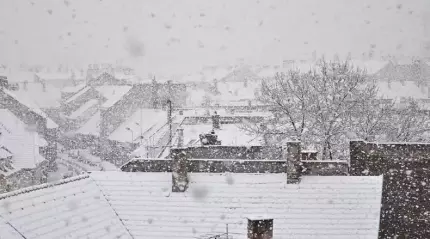 ninsori la munte Meteorologii anunță viscol și strat de zăpadă la munte