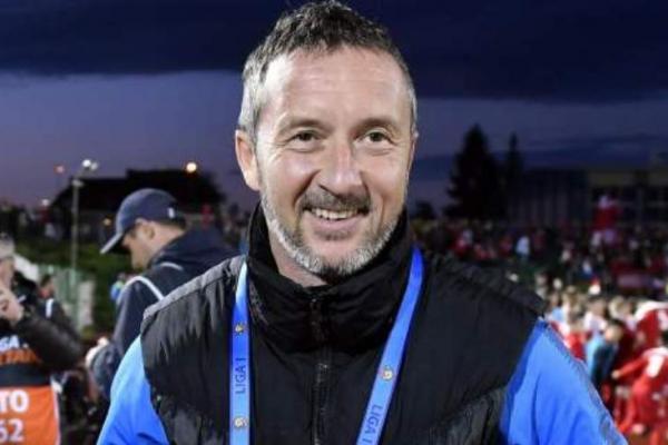 Mihai Stoica a atacat dur arbitrajul în timpul meciului. Ce a avut de împărțit cu Cosmin Contra