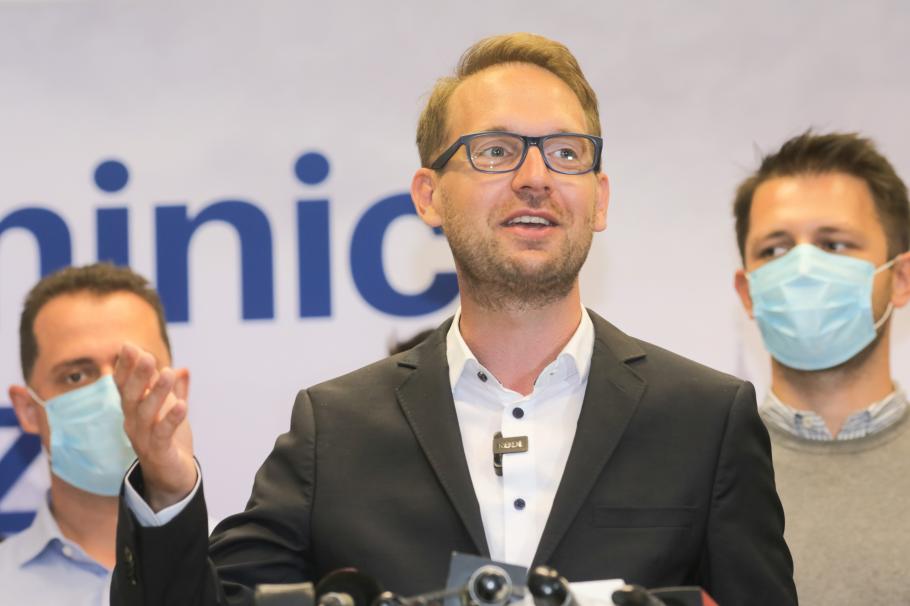 Dominic Fritz, în autoizolare după ce a intrat în contact cu o persoană cu Covid-19 Dominic Fritz, în autoizolare după ce a intrat în contact cu o persoană cu Covid-19