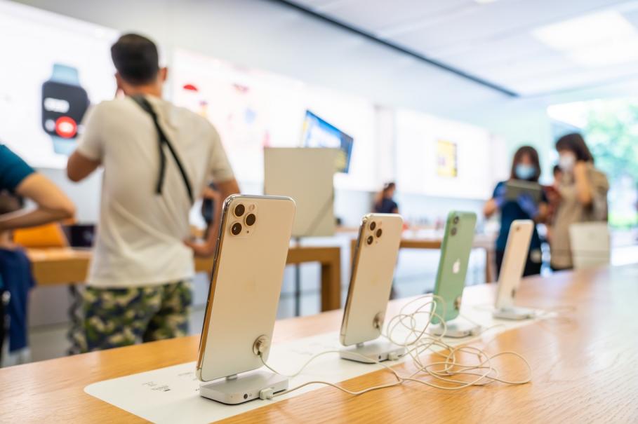 Apple va prezenta noile telefoane iPhone 12. Informaţii despre data lansării Telefoane iPhone expuse într-un magazin Apple