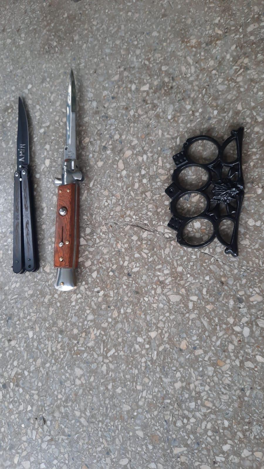 Unul dintre cuțite avea cuvântul ”AMIN” gravat pe lamă