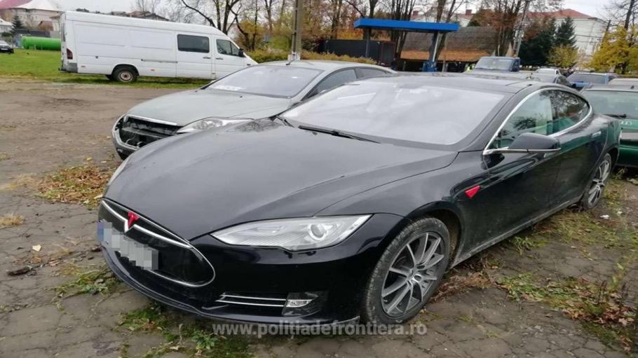 Bolid de lux, căutat de autoritățile din Norvegia, găsit în curtea unui imobil din Suceava Mașina a fost indisponibilizată de polițiștii de frontieră