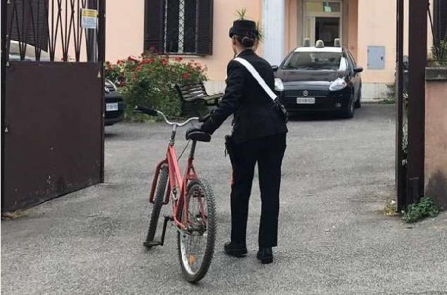 Român cercetat în Italia, după ce a furat o bicicletă Românul este cercetat penal în stare de libertate